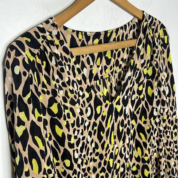 TRINA TURK Silk Blend Leopard Animal Print V Neck Popover Long Sleeve Blouse - Picture 3 of 9